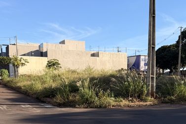 Terreno &agrave; venda - 301m&sup2; - Jardim Colorado