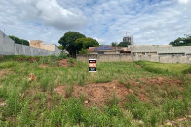 Terreno &agrave; venda - 219m&sup2; - Zona V