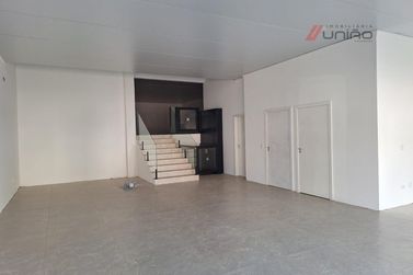 Sal&atilde;o Comercial para alugar - 243m&sup2; - Zona I