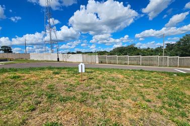 Terreno &agrave; venda - 270m&sup2; - PARQUE RESIDENCIAL INTERLAGOS 02
