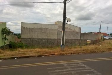 Terreno &agrave; venda - 310m&sup2; - Jardim San Martim