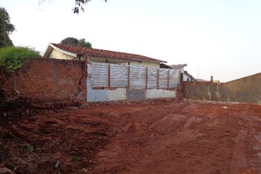 Terreno &agrave; venda - 181m&sup2; - Zona 3