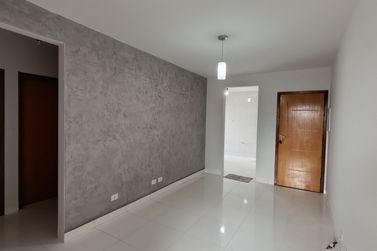 Apartamento para alugar - 68m&sup2; - ZONA III