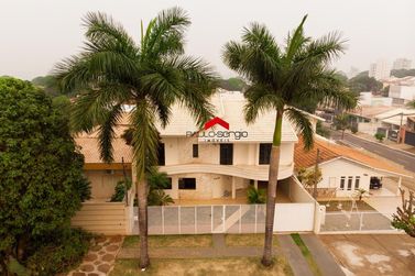 Sobrado &agrave; venda - 316m&sup2; - Zona II