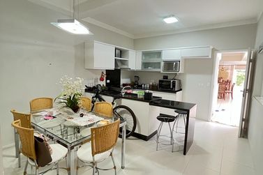 Sobrado &agrave; venda - 321m&sup2; - Zona VI