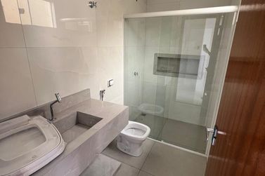 Casa &agrave; venda - 200m&sup2; - Jardim Real