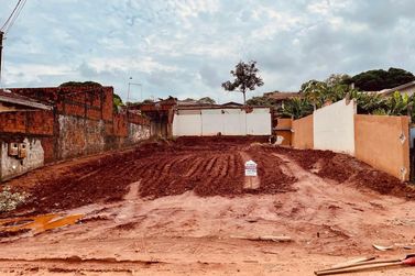 Terreno &agrave; venda - 360m&sup2; - JARDIM PETROPOLIS