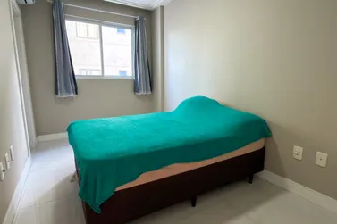 Apartamento &agrave; venda - 120m&sup2; - Meia Praia