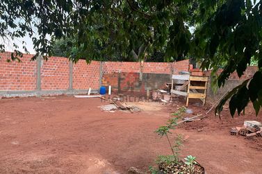 Terreno &agrave; venda - 530m&sup2; - Zona V