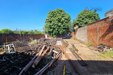 Terreno &agrave; venda - 270m&sup2; - Jardim Shangrila