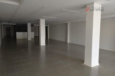 Sal&atilde;o Comercial para alugar - 245m&sup2; - Centro