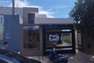 Casa &agrave; venda - 132m&sup2; - Jardim Azal&eacute;ia