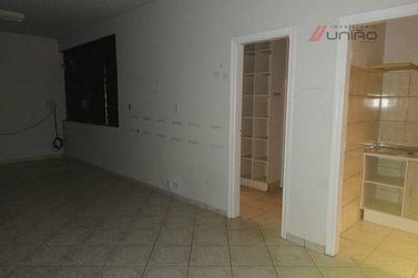 Sal&atilde;o Comercial para alugar - 245m&sup2; - Centro