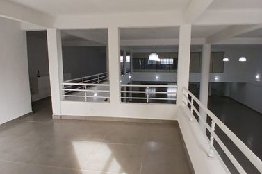 Sal&atilde;o Comercial para alugar - 800m&sup2; - Zona II