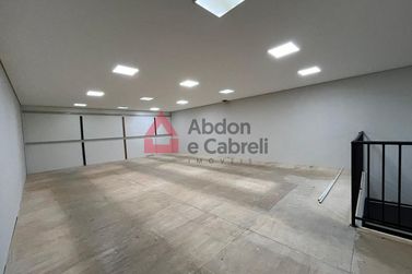 Sal&atilde;o Comercial para alugar - 800m&sup2; - Zona III