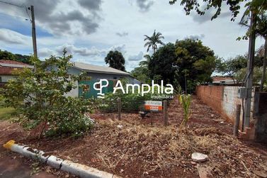 Terreno &agrave; venda - 400m&sup2; - Centro