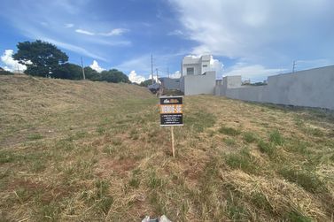 Terreno &agrave; venda - 203m&sup2; - Zona VI