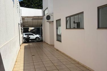 Sal&atilde;o Comercial &agrave; venda - 345m&sup2; - Zona I