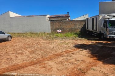 Terreno &agrave; venda - 180m&sup2; - Zona VII