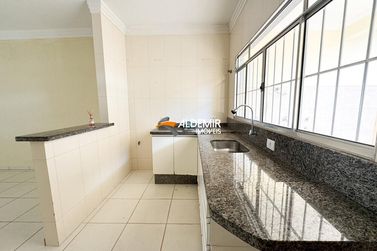 Casa &agrave; venda - 130m&sup2; - Jardim Villa Romana