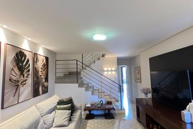 Sobrado &agrave; venda - 245m&sup2; - Zona II