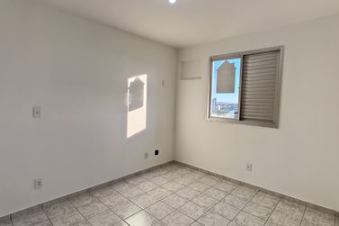 Apartamento para alugar - 78m&sup2; - ZONA II
