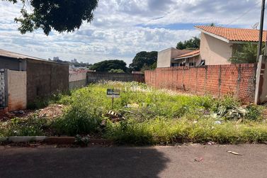 Terreno &agrave; venda - 330m&sup2; - Parque San Remo