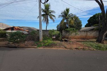 Terreno &agrave; venda - 547m&sup2; - PRA&Ccedil;A TIRADENTES