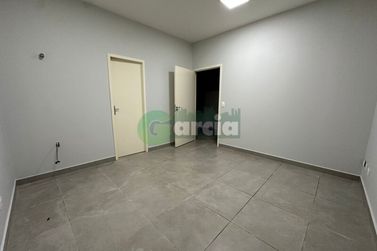 Sal&atilde;o Comercial para alugar - 450m&sup2; - Zona VII