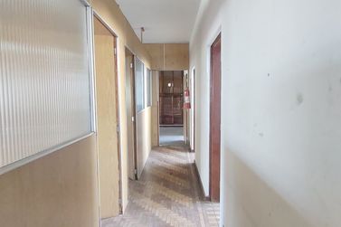 Sal&atilde;o Comercial para alugar - 150m&sup2; - Centro