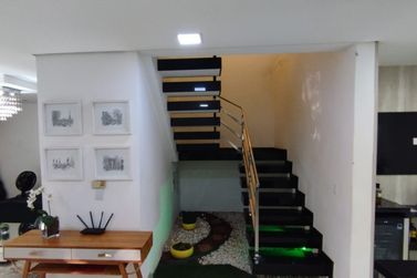 Casa &agrave; venda - 250m&sup2; - Parque Alto da Paran&aacute;