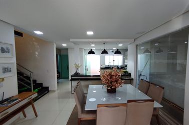 Casa &agrave; venda - 250m&sup2; - Parque Alto da Paran&aacute;