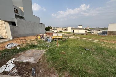 Terreno &agrave; venda - 360m&sup2; - Condom&iacute;nio Royal Garden