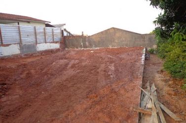 Terreno &agrave; venda - 180m&sup2; - Zona III