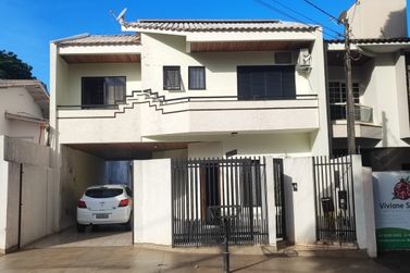 Sobrado &agrave; venda - 232m&sup2; - Zona II