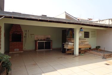Sobrado &agrave; venda - 247m&sup2; - Zona II
