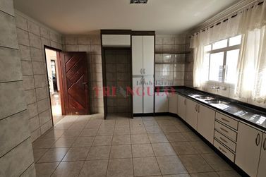 Sobrado &agrave; venda - 250m&sup2; - JARDIM DOS PRINCIPES