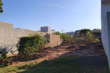Terreno &agrave; venda - 240m&sup2; - Parque Residencial Metropolitano