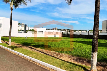 Terreno &agrave; venda - 610m&sup2; - Zona III