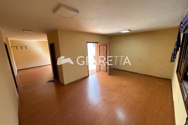 Casa &agrave; venda - 300m&sup2; - CENTRO