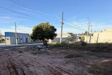 Terreno &agrave; venda - 301m&sup2; - Jardim Colorado