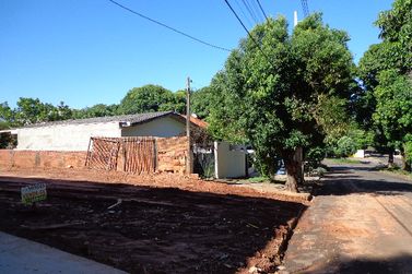 Terreno &agrave; venda - 350m&sup2; - Zona Armazem