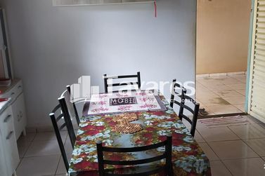 Casa &agrave; venda - 80m&sup2; - Centro
