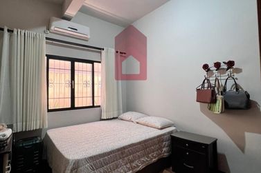 Casa &agrave; venda - 700m&sup2; - Centro