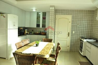 Sobrado &agrave; venda - 218m&sup2; - Zona II