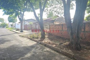 Terreno &agrave; venda - 360m&sup2; - JARDIM PANORAMA