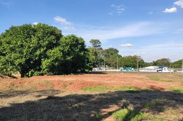 Terreno para alugar - 2350m&sup2; - Em frente a Guarda Mirim