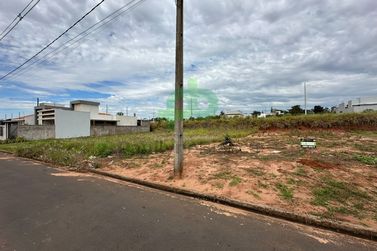 Terreno &agrave; venda - 214m&sup2; - Jardim Aeroporto III