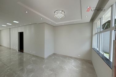 Casa &agrave; venda - 202m&sup2; - Zona 1a  Pr&oacute;ximo Ao Hospital Cemil