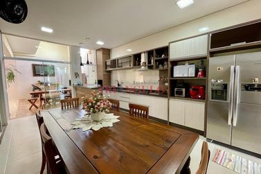 Sobrado &agrave; venda - 338m&sup2; - ZONA I